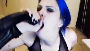 Stunning Sexy Goth deepthroat a giant black dildo
