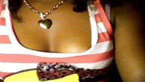 Ebony masturbates on cam
