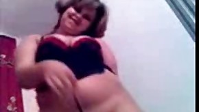 Arabian Milf on cam show her amazing body