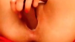 Close-up Dilo and Fingers